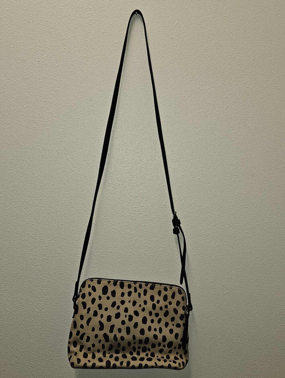 Universal Thread Womans Crossbody Purse